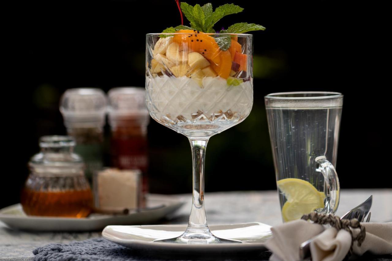 Honeysuckle Clarens Hotel Ngoại thất bức ảnh